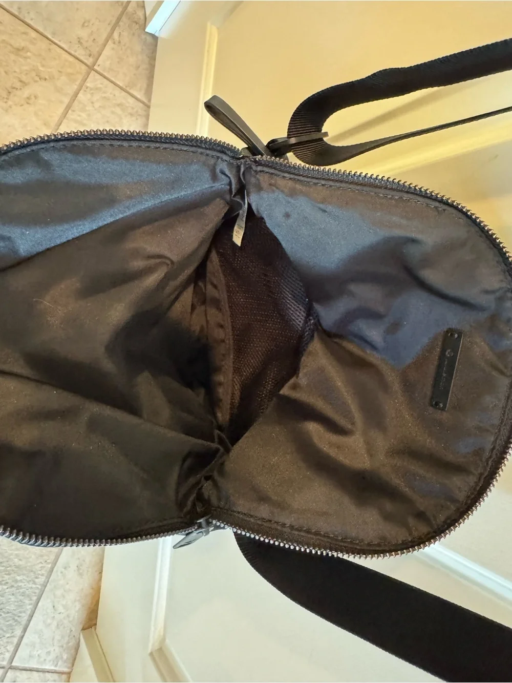 lululemon athletica Black Women’s Crossbody Messenger